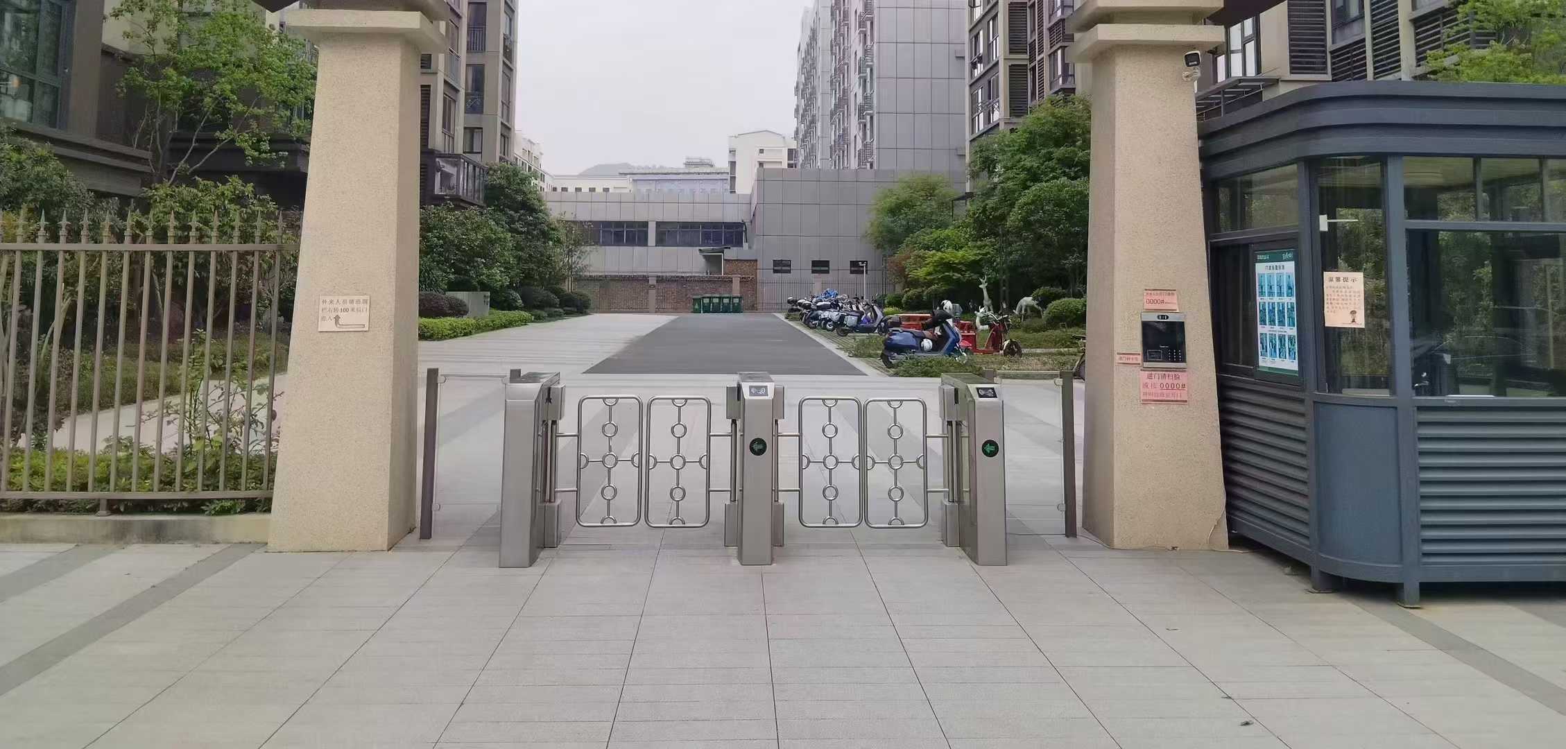 工业区大门人行道闸案例