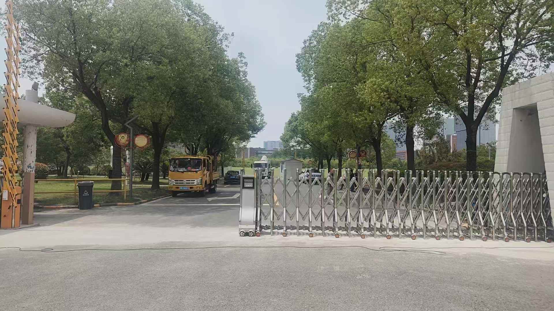 大门口伸缩门案例